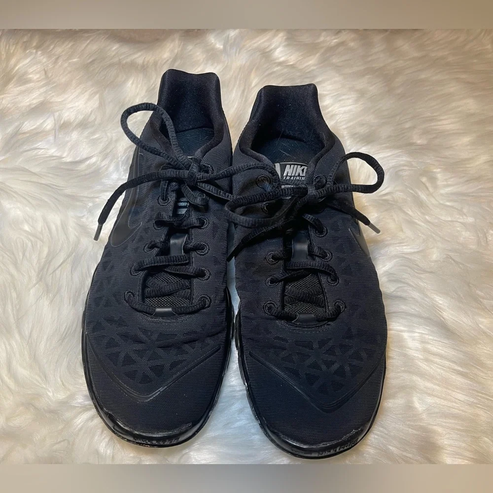 Women’s Nike Size 7- Black on Black Sneakers - Picture 4 of 5